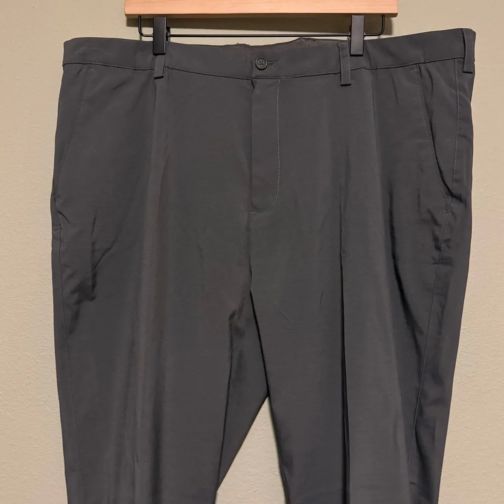 Greg Norman Stretch Pants in Iron Gate - Size 40 x 30